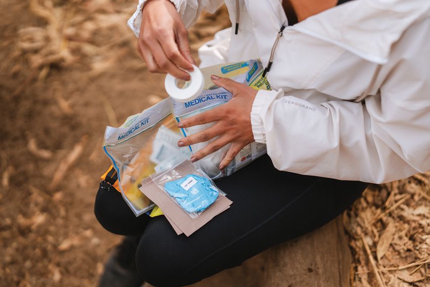 Adventure Medical Ultralight/Watertight Med Kit9